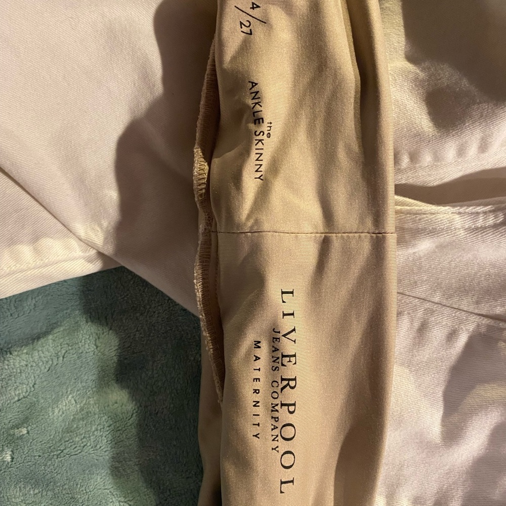 Liverpool Maternity Size 27/4 White Jeans